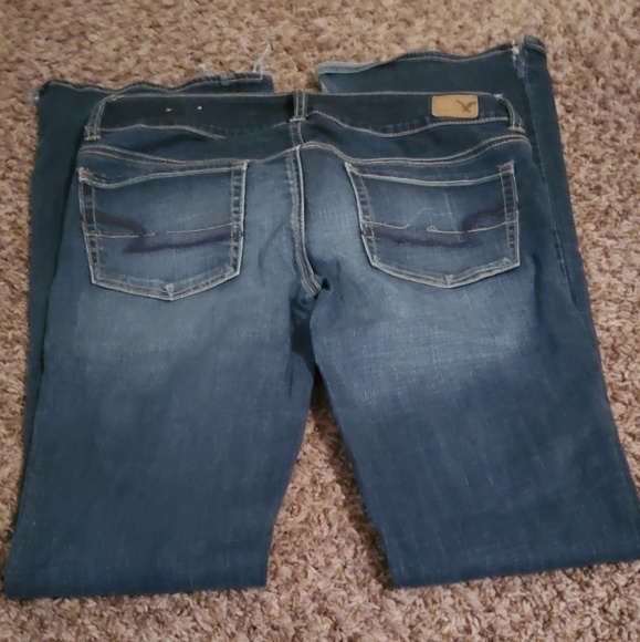 American Eagle Outfitters Denim - American Eagle Artist Super Stretch jeans. Size: 8
